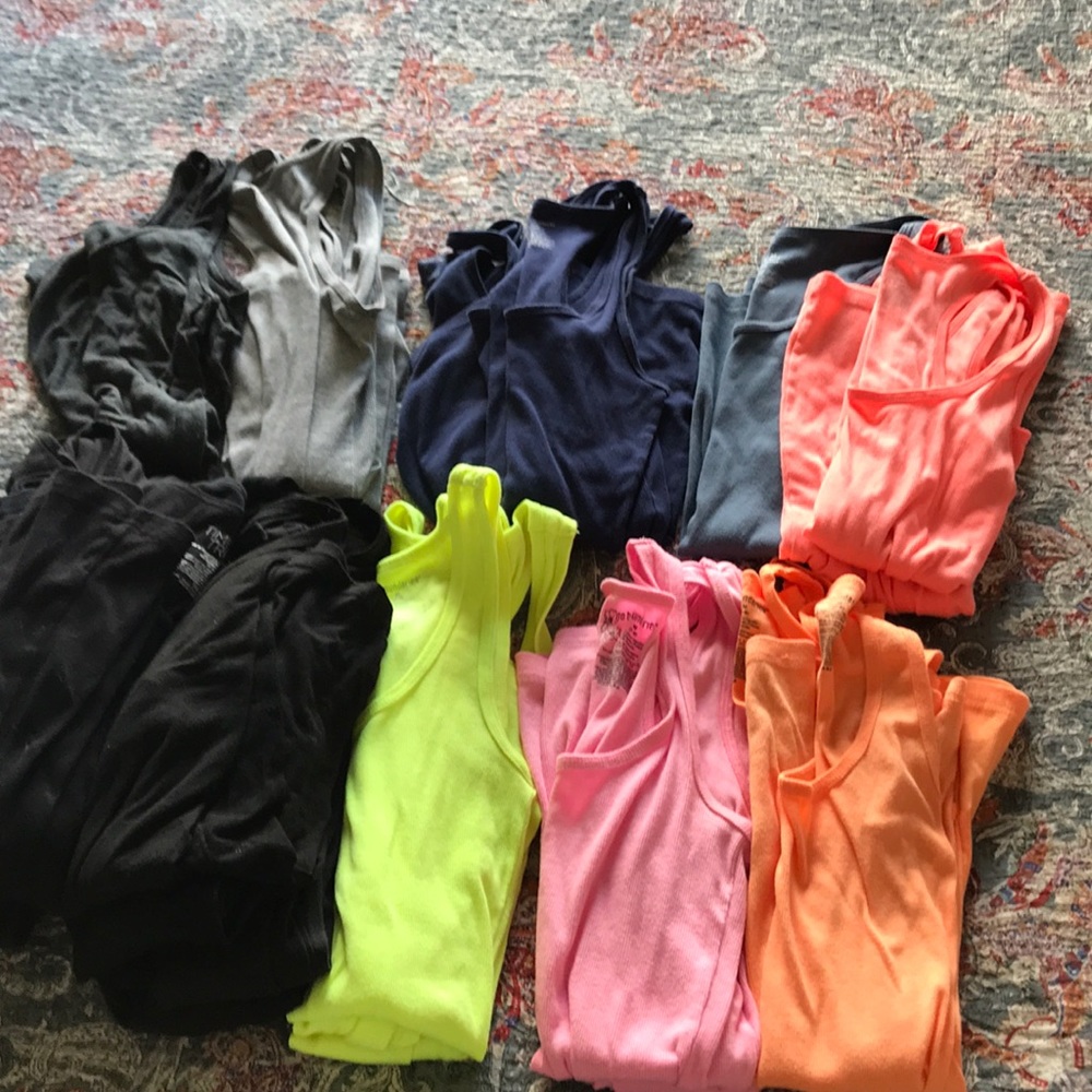 Selling 31 tank tops(all for 1 price) size M